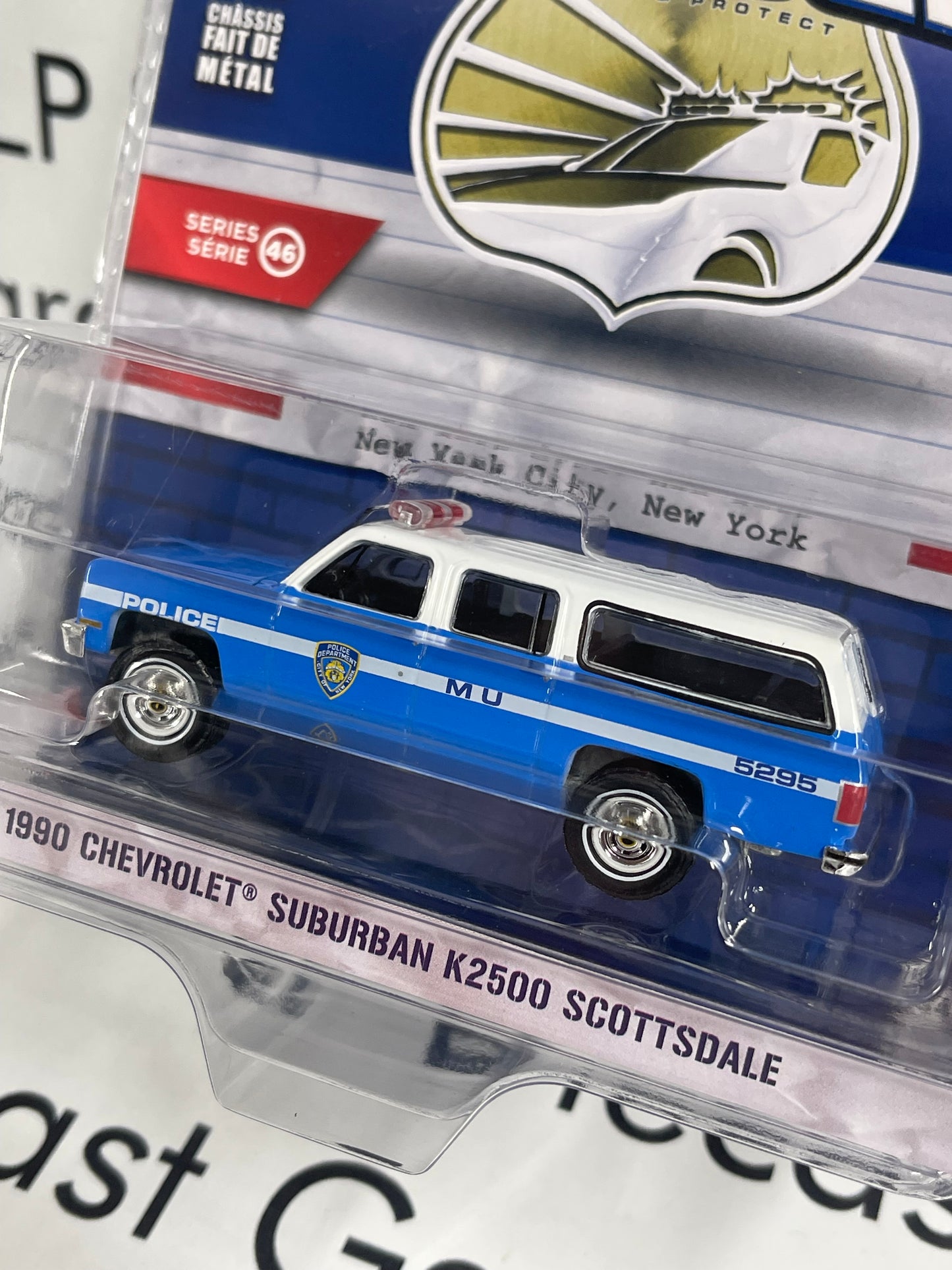 GREENLIGHT 1990 Chevrolet Suburban K2500 NYC Police 1:64 Diecast Hot Pursuit