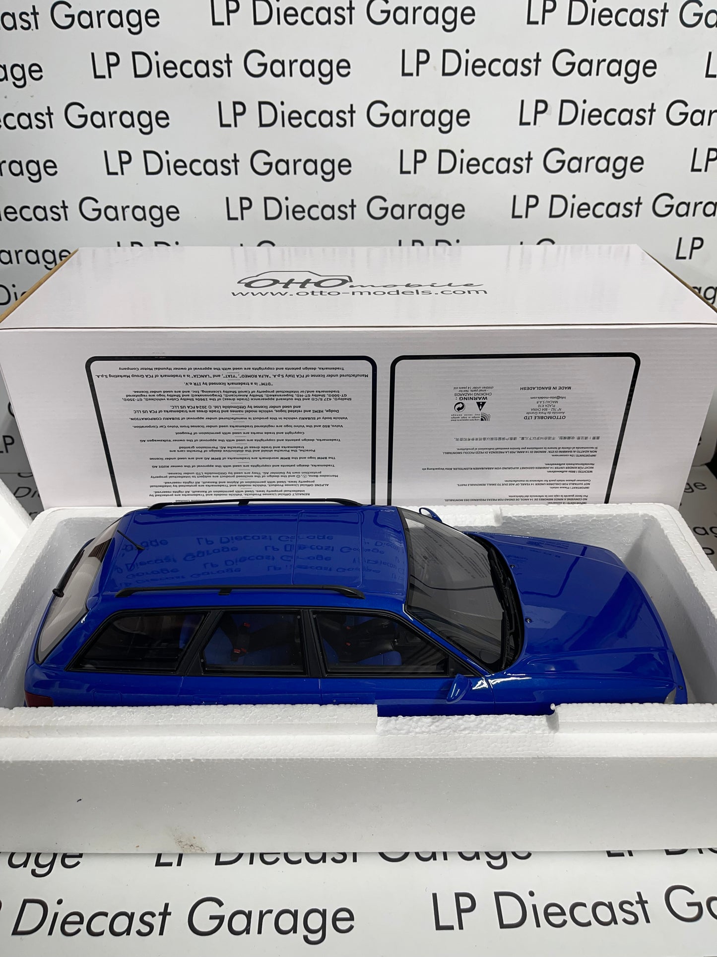 OTTO MOBILE 1994 Audi RS2 Avant Blue 1:12 Scale Resin Model