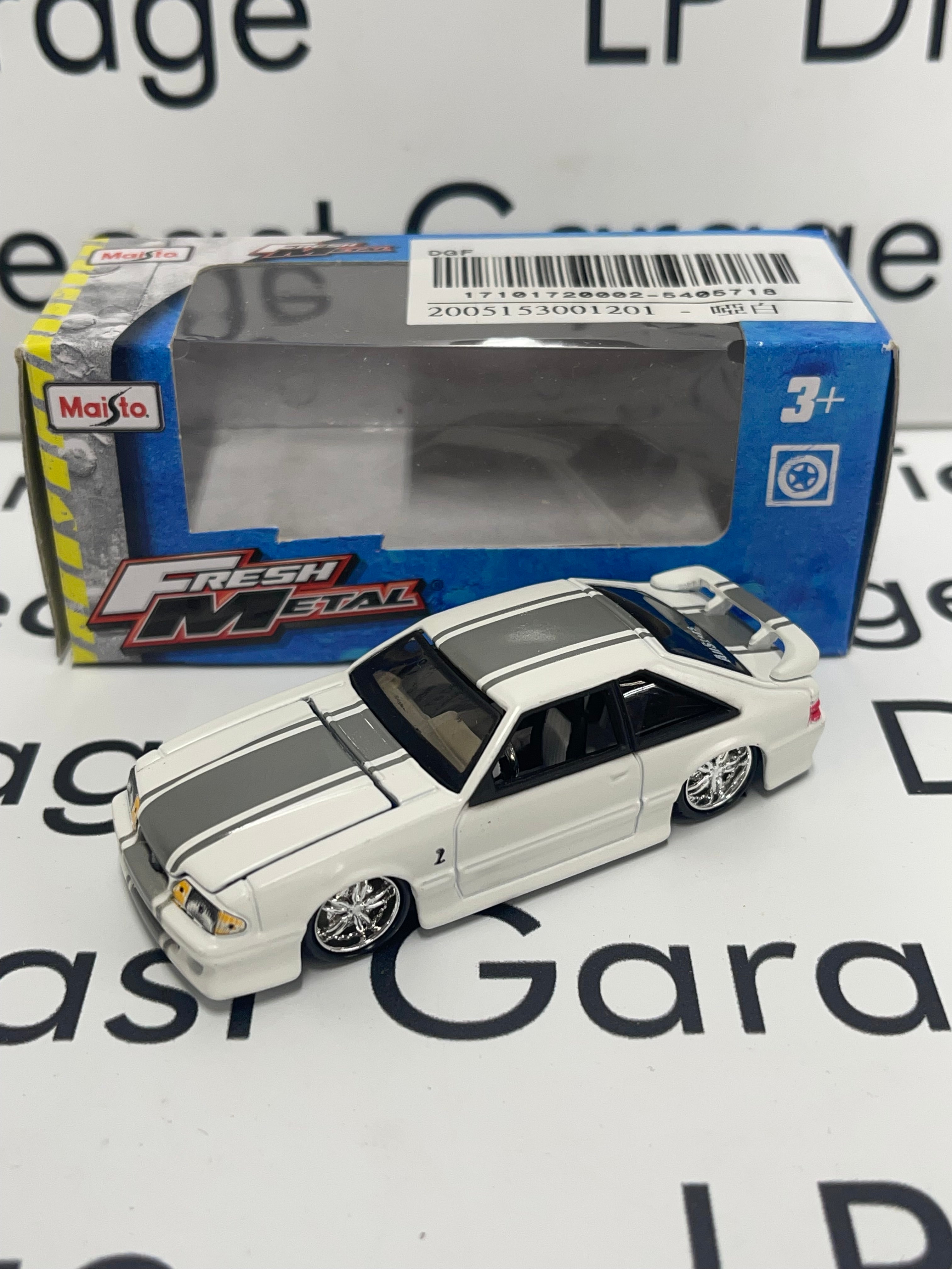 MAISTO 1993 Ford Mustang SVT Cobra All-Stars White with Silver Stripe ...