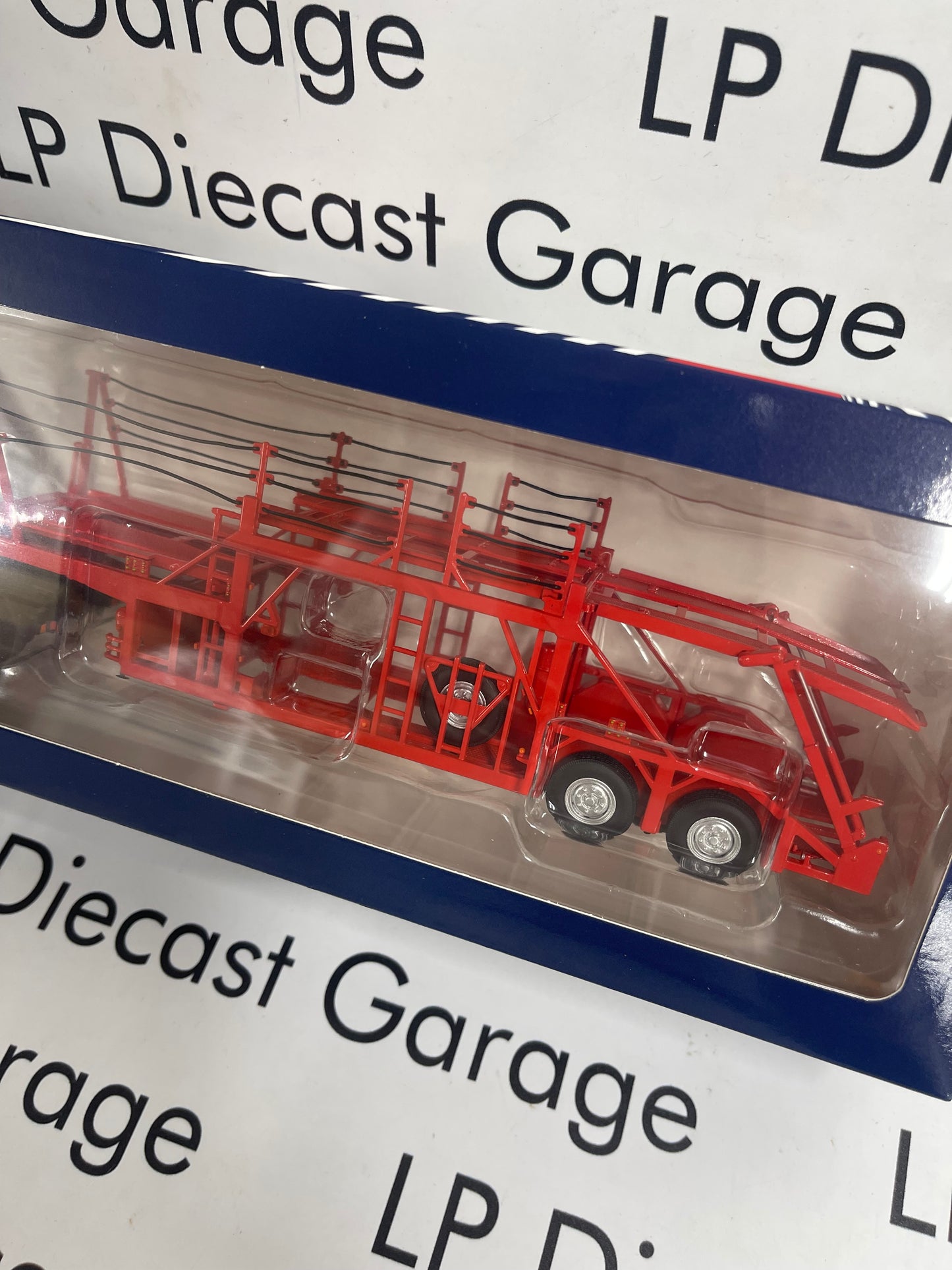 DD Models 1970 Mitsubishi Fuso Truck Car Transporter White/Red 1:64 Diecast Model