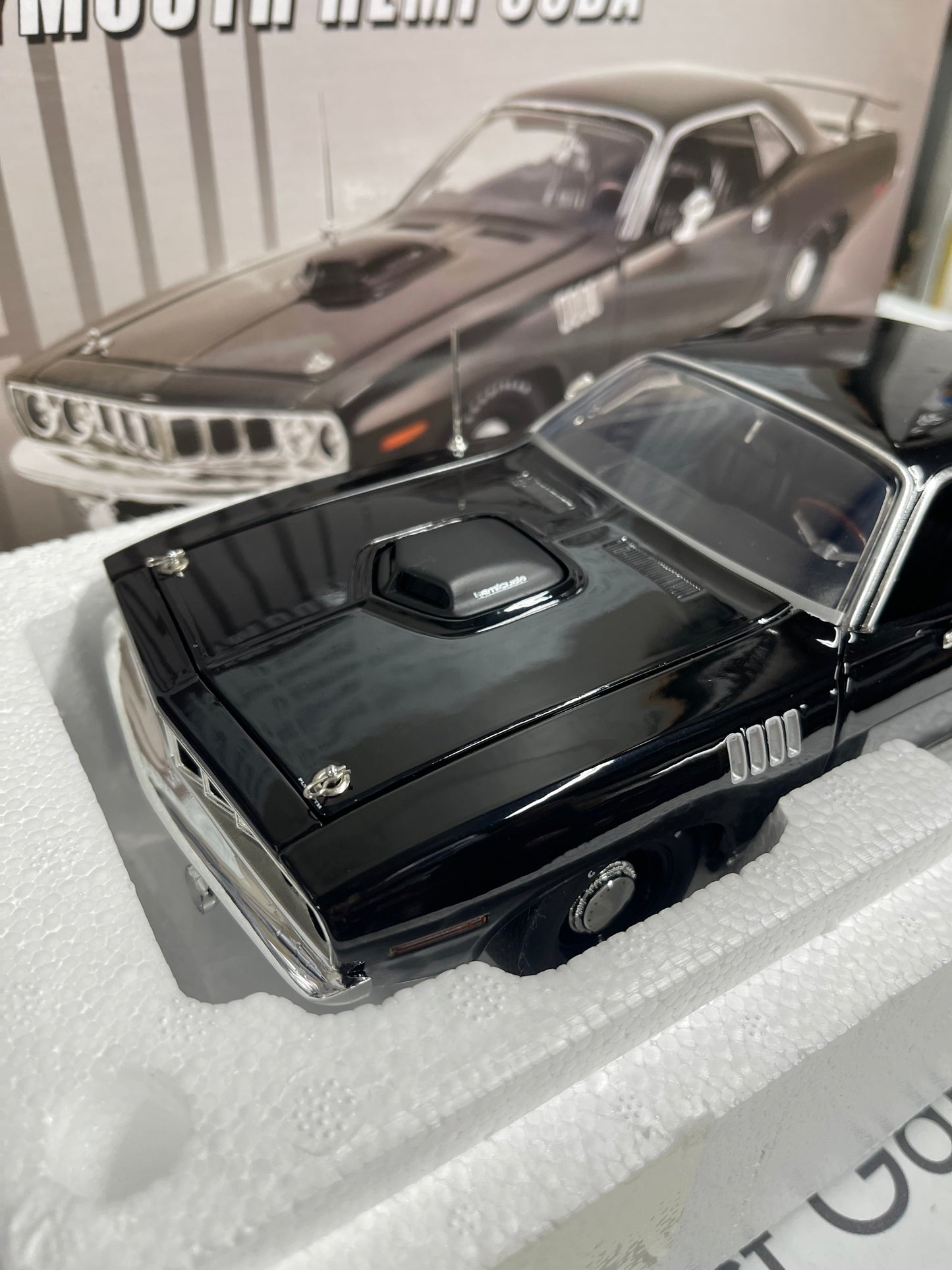 ACME 1971 Plymouth Hemi Cuda Black 1:18 Diecast A1806124