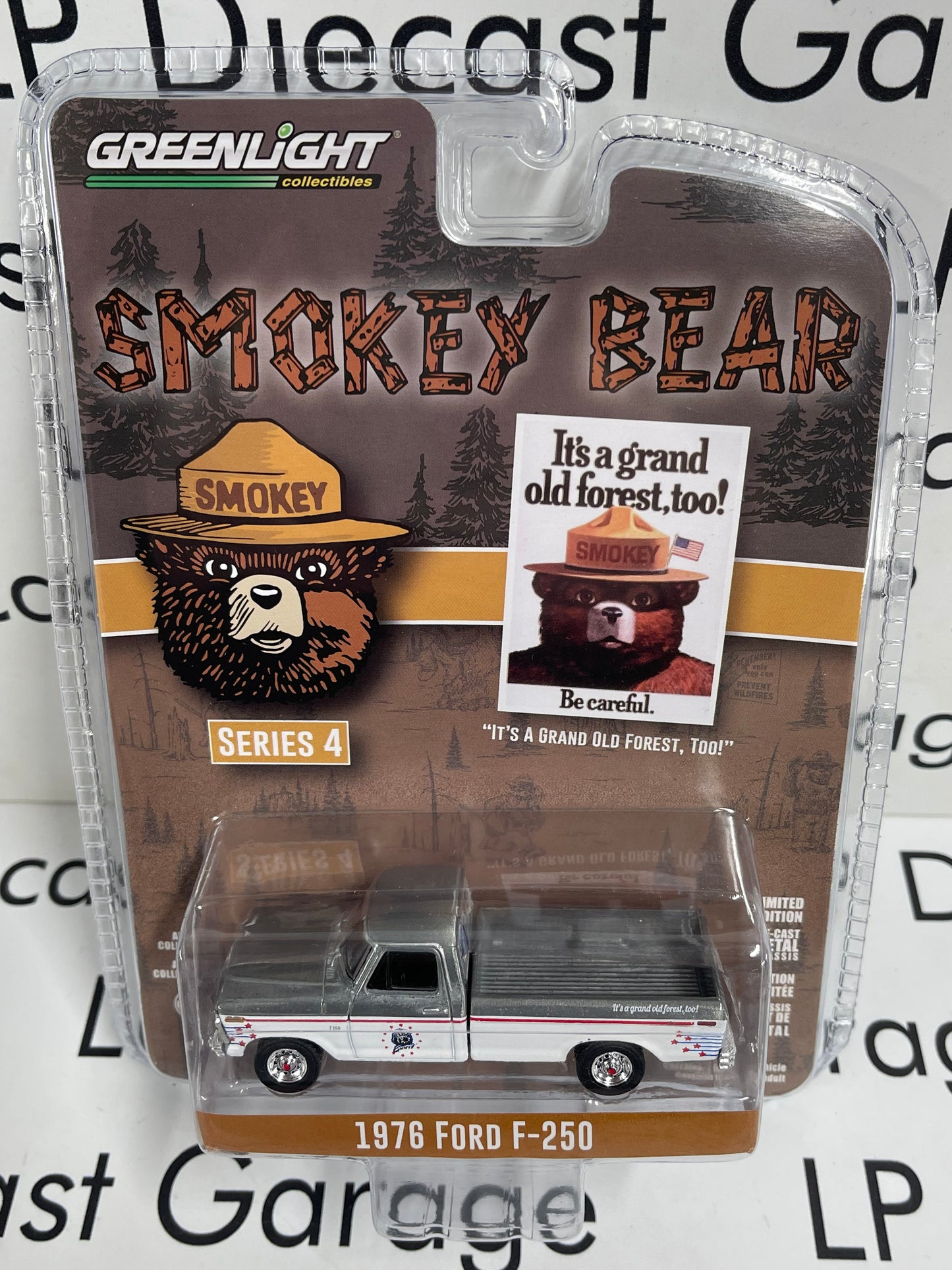 RAW CHASE GREENLIGHT 1976 Ford F-250 Smokey Bear Blue & White 1:64 Diecast