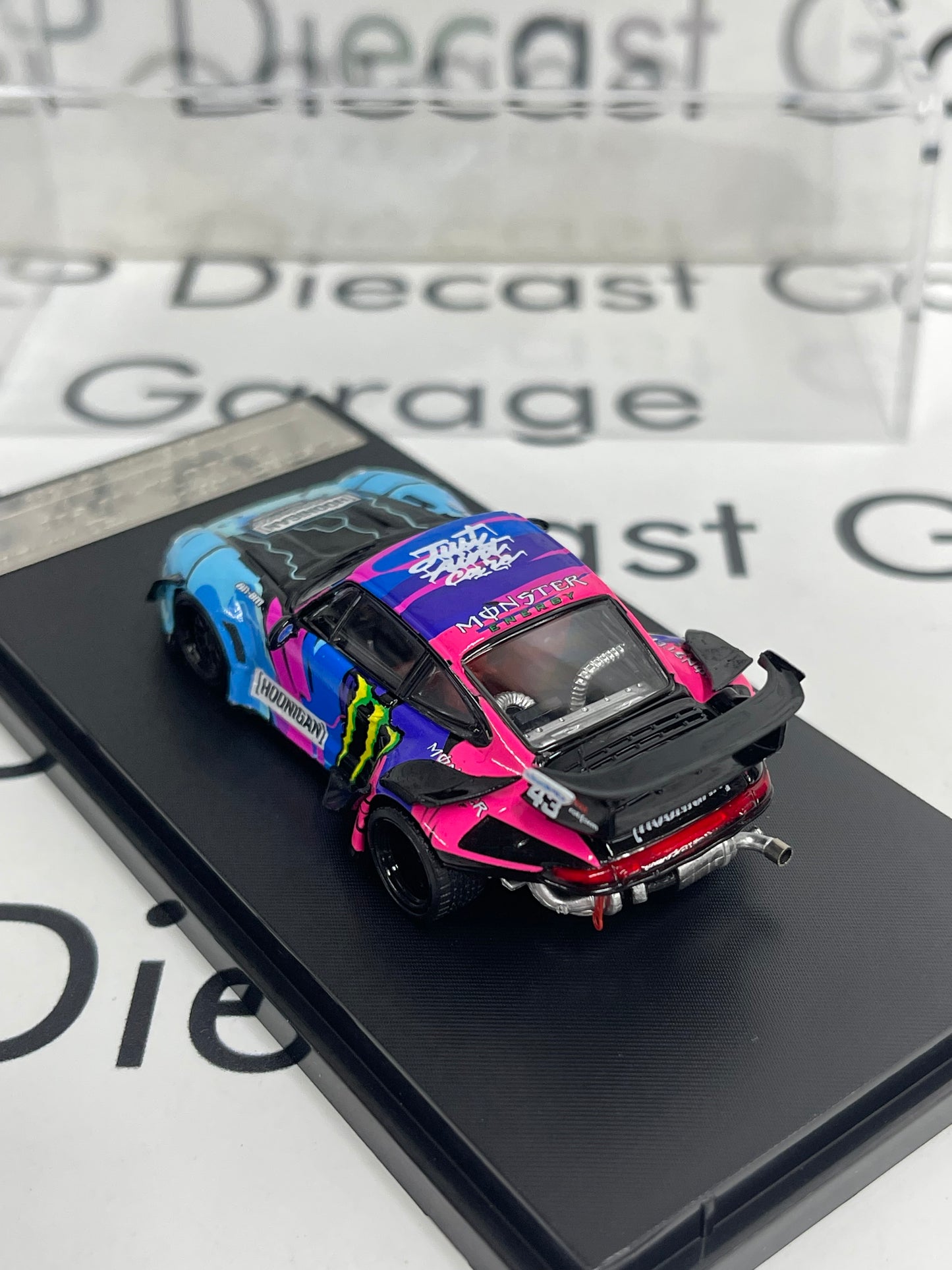 STREET WARRIOR Porsche 993 RWB Monster Energy Hoonigan RAUH-Welt 1:64 Diecast Ghost Player