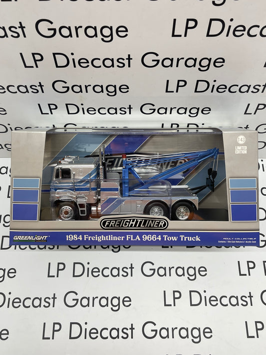 GREENLIGHT 1984 Freightliner FLA 9664 Tow Truck Blue & Silver 1:43 Diecast