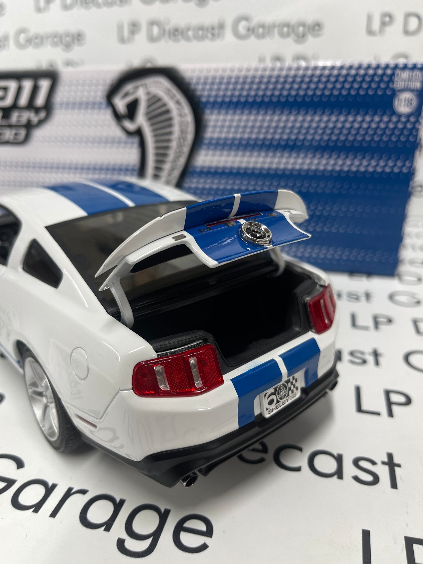 GREENLIGHT 2011 Ford Mustang Shelby GT500 Performance White with Blue Stripes 1:18 Diecast