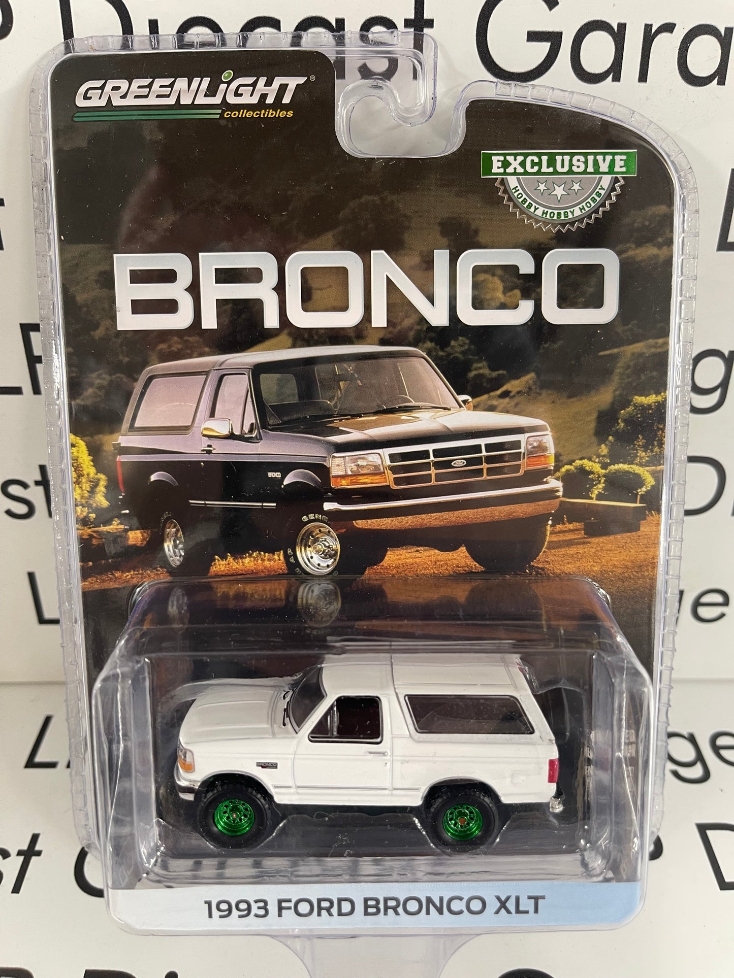 GREENLIGHT *GREEN MACHINE* 1993 Ford Bronco XLT White Hobby Exclusive 1:64 Diecast