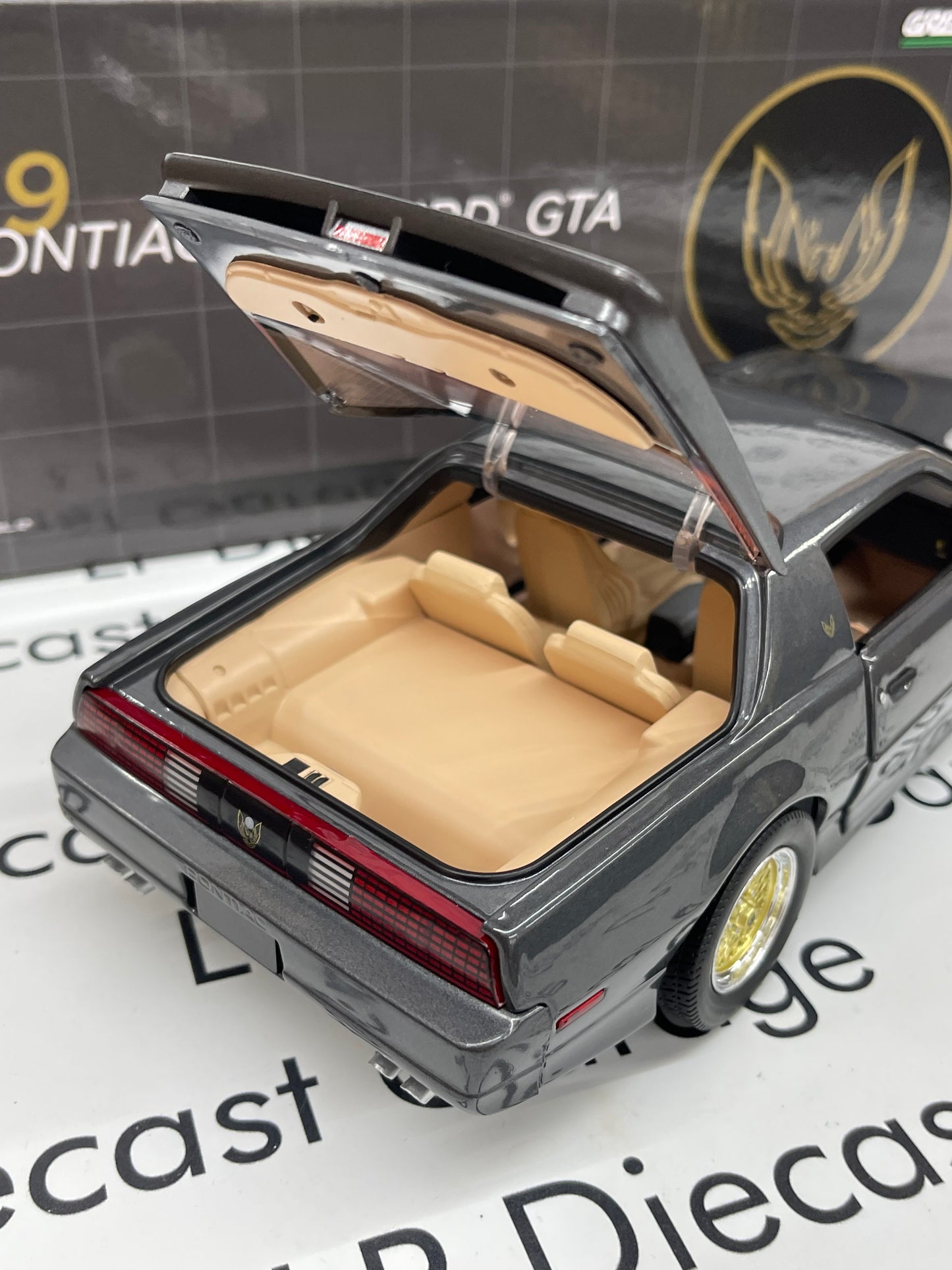 GREENLIGHT 1989 Pontiac Firebird GTA Grey with Tan Interior 1:18 Diecast