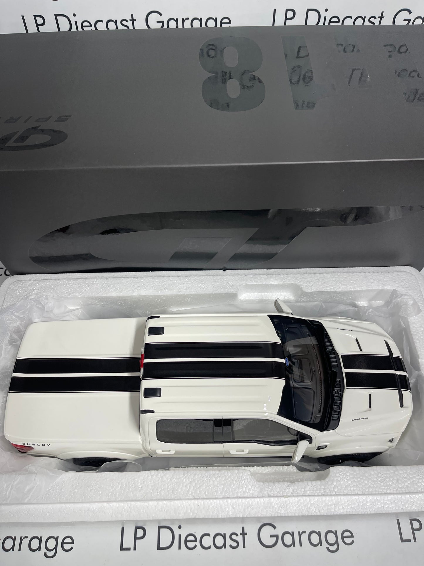 GT SPIRIT 2022 Ford F-150 Shelby Truck White w/ Black Stripes 1:18 Scale Resin Model GT415