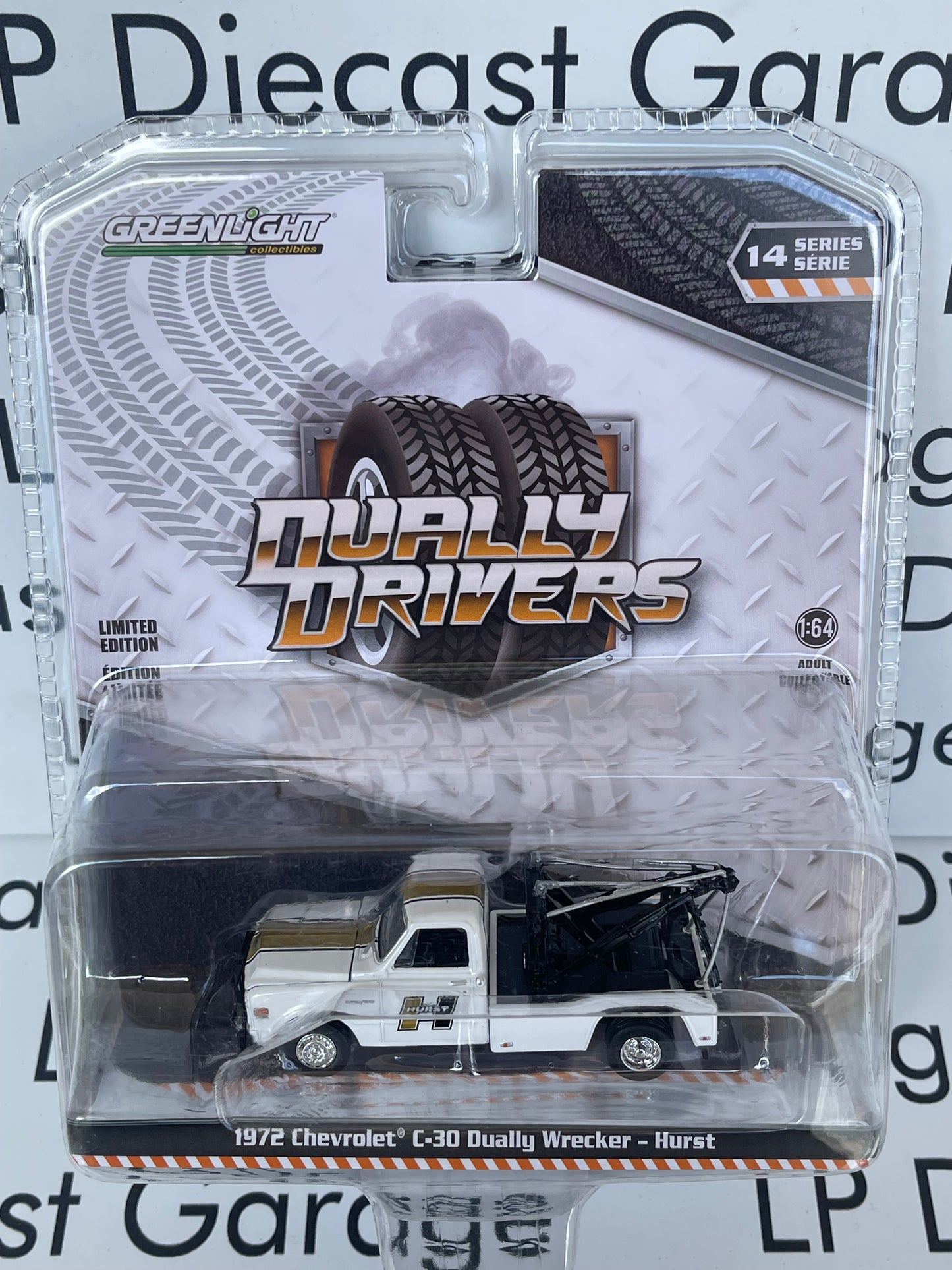 GREENLIGHT 1972 Chevrolet C-30 Wrecker Tow Truck Hurst Dually Drivers Series 14 1:64 Diecast