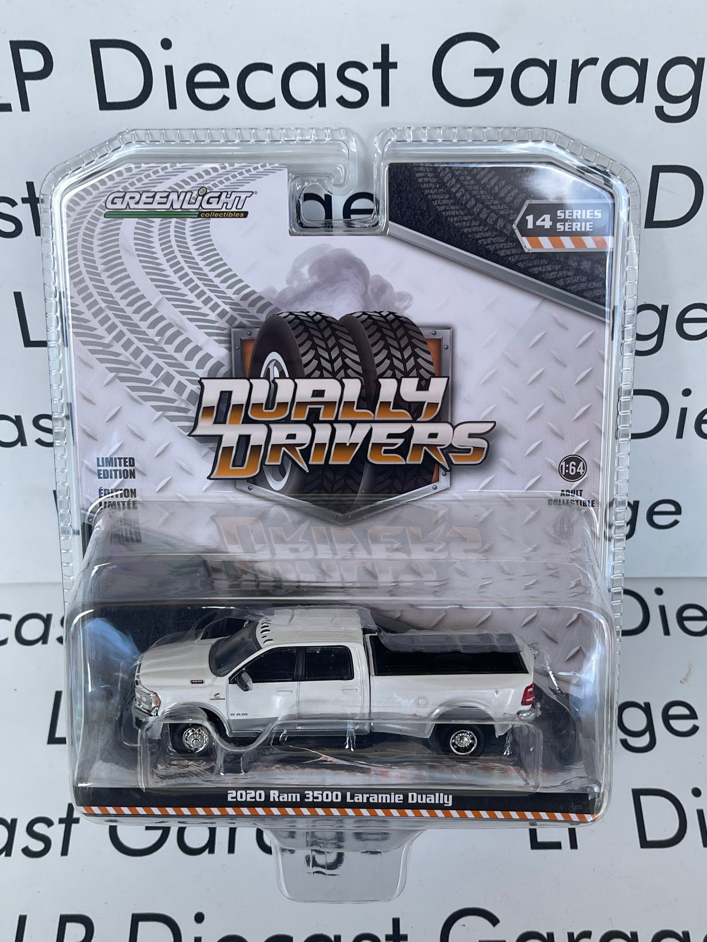 GREENLIGHT 2020 Ram 3500 Laramie White Dually Drivers Series 14 1:64 Diecast