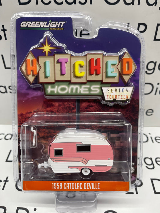 GREENLIGHT Hitched Homes 1958 Catolac Deville Pink & White Camper Trailer 1:64 Diecast