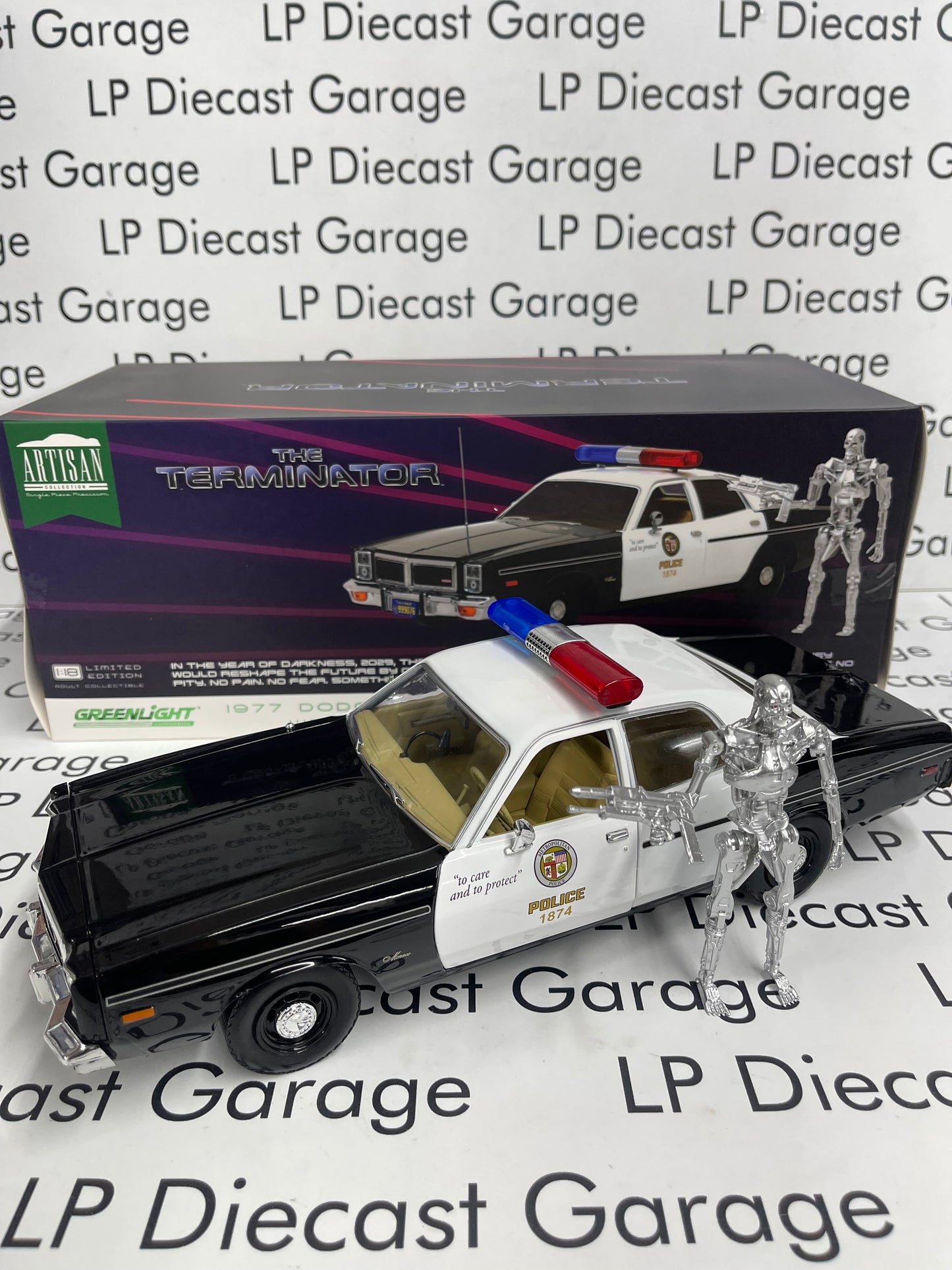 GREENLIGHT 1977 Dodge Monaco Metropolitan Police Terminator 1:18 Diecast w/ Figure