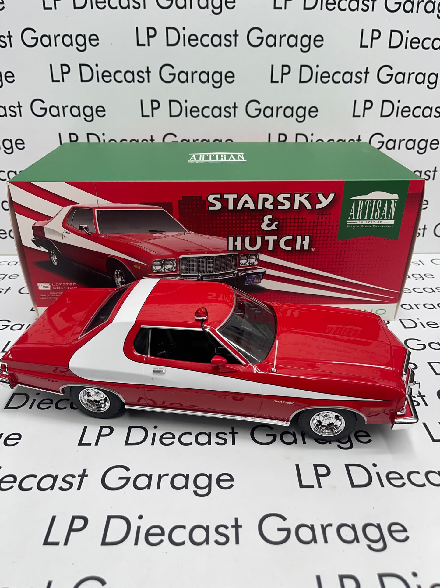 GREENLIGHT 1976 Ford Gran Torino Starsky & Hutch TV Series Car 1:18 Diecast