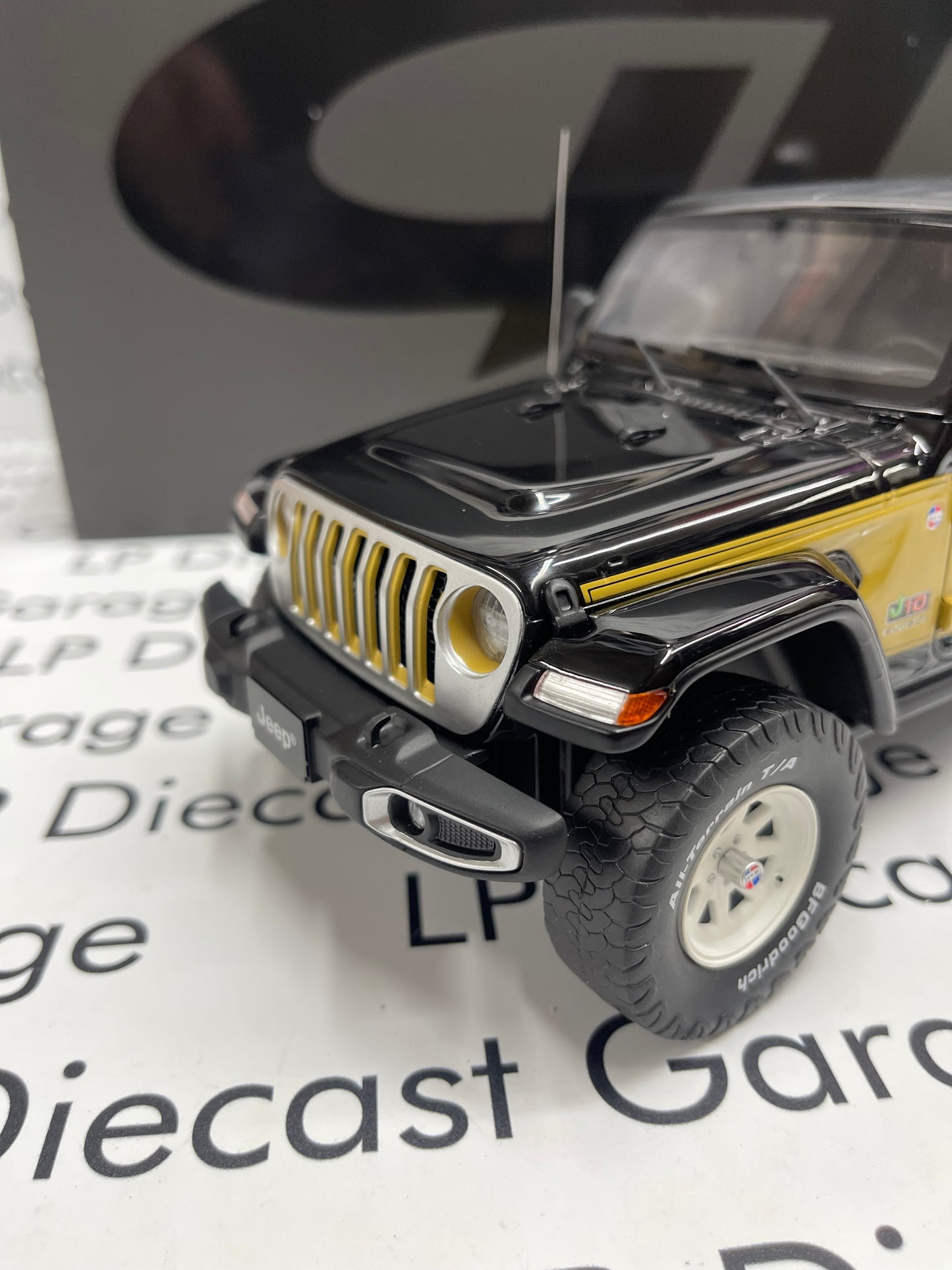 GT SPIRIT 2020 Jeep Gladiator Honcho Black & Gold GT422 1:18 Resin NOT Diecast