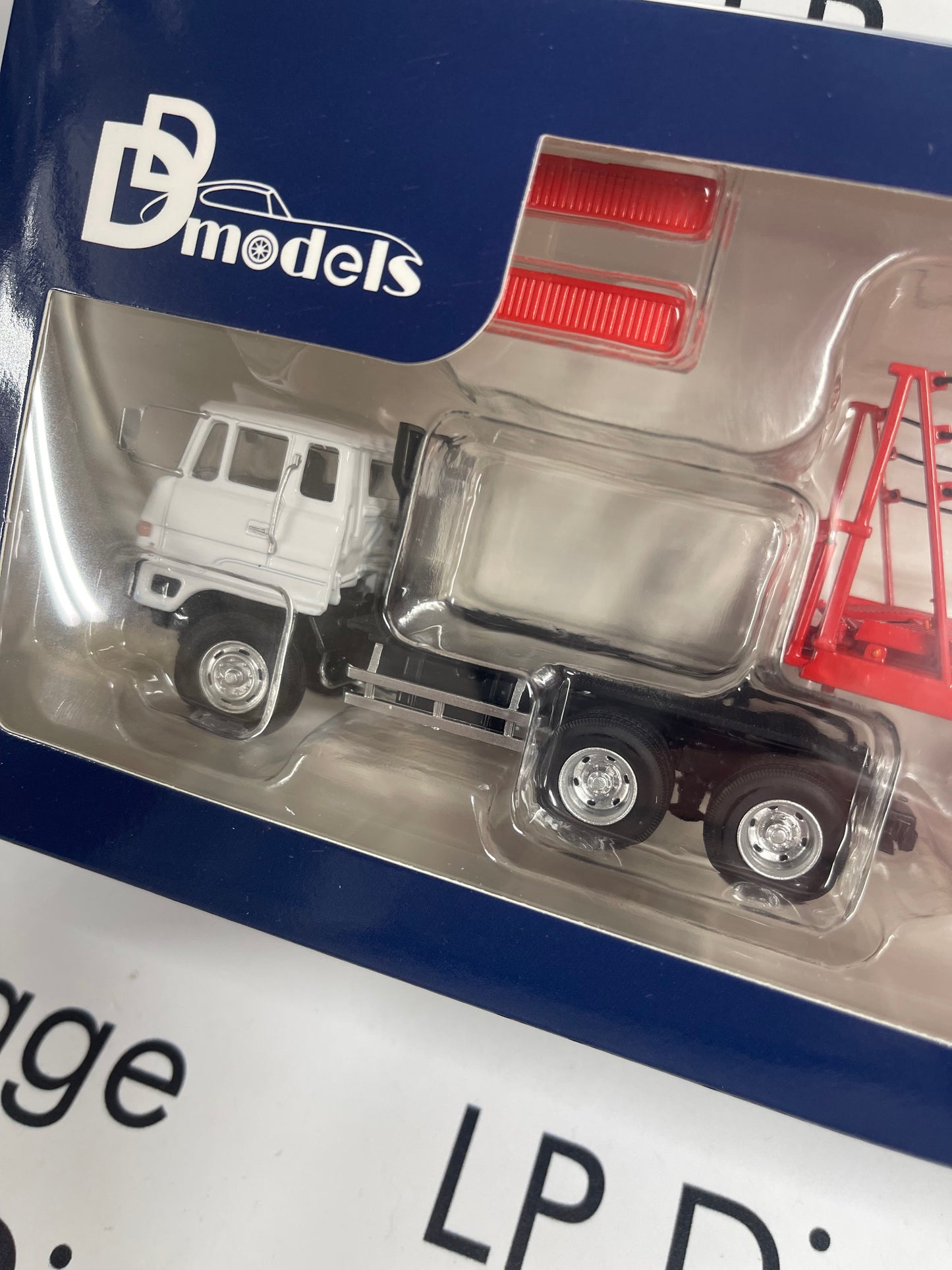 DD Models 1970 Mitsubishi Fuso Truck Car Transporter White/Red 1:64 Diecast Model