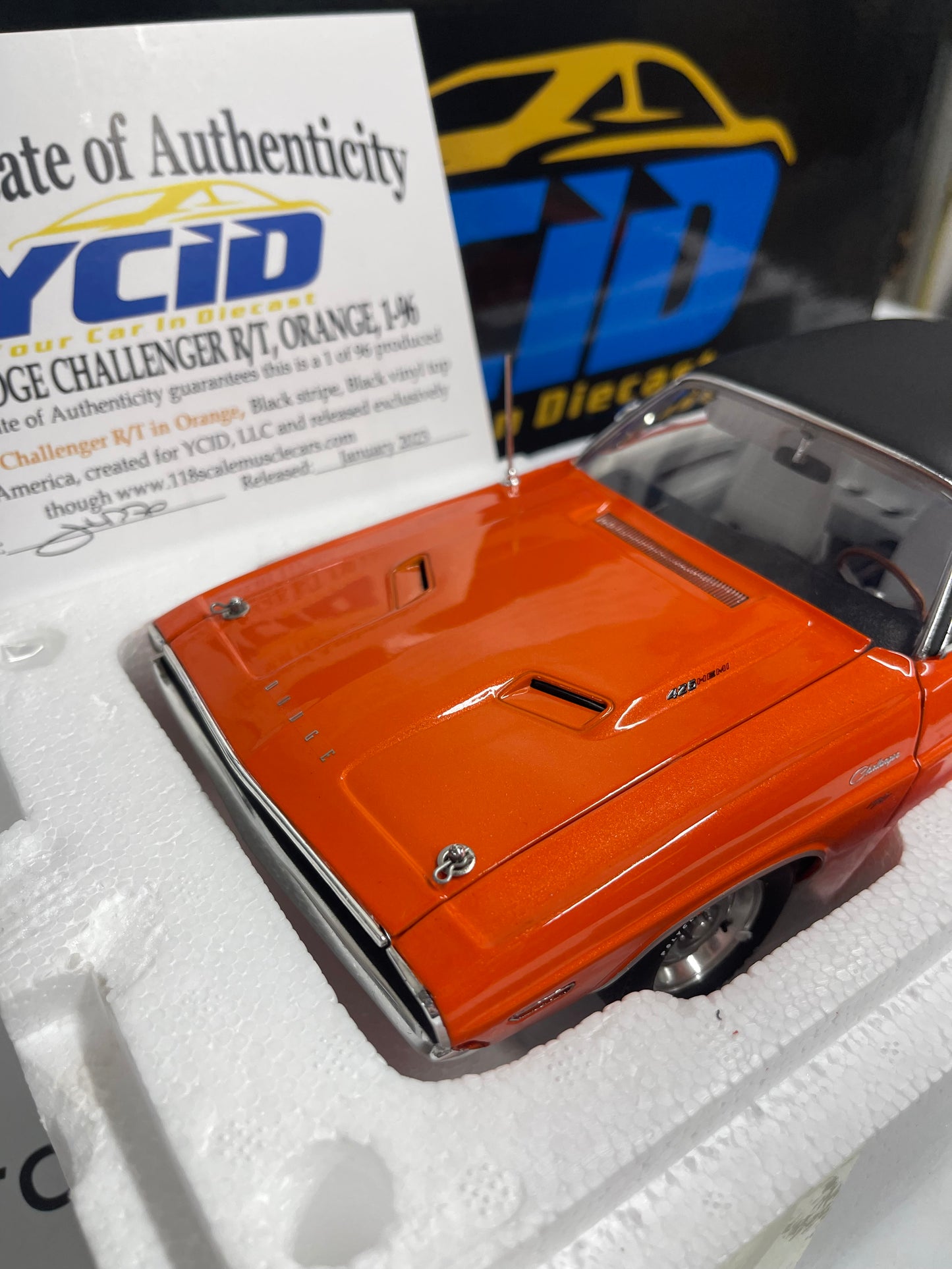 ACME YCID 1970 Dodge Challenger R/T Orange w/ Black Stripe 1:18 Diecast A1806022OVTY