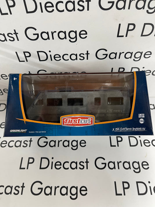 GREENLIGHT 1986 Fleetwood Bounder RV Motorhome First Cut RAW 1:64 Diecast