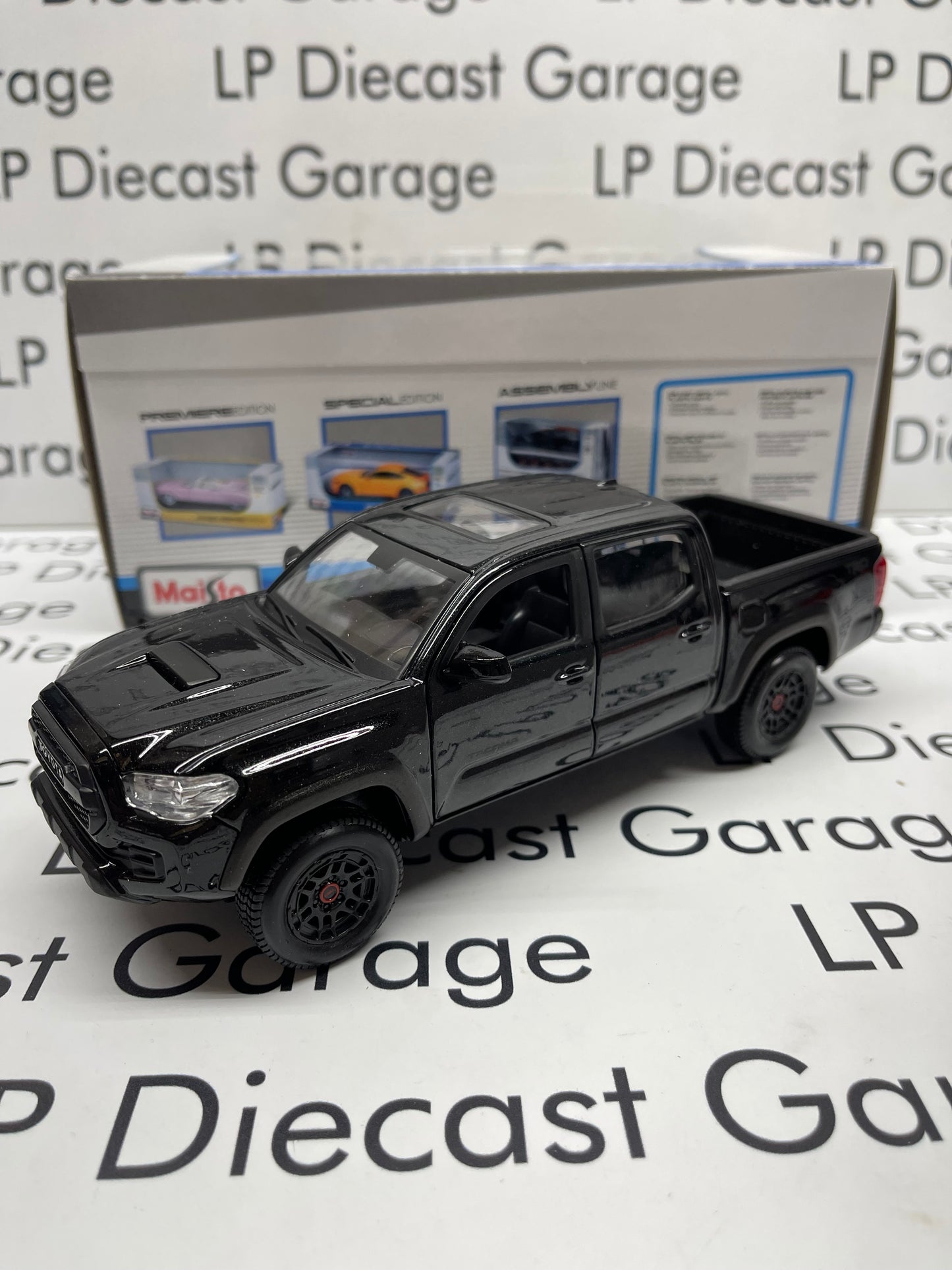 MAISTO 2023 Toyota Tacoma TRD PRO Truck Metallic Black 1:27 Scale Diecast