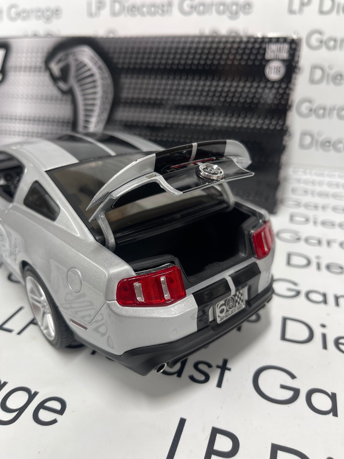 GREENLIGHT 2011 Ford Mustang Shelby GT500 Ingot Silver with Black Stripes 1:18 Diecast