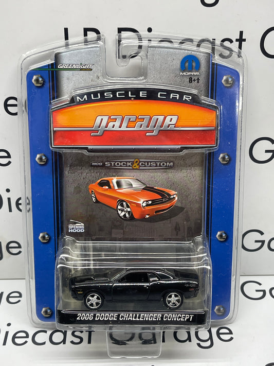 GREENLIGHT 2006 Dodge Challenger Concept Black Muscle Car Garage 1:64 Diecast