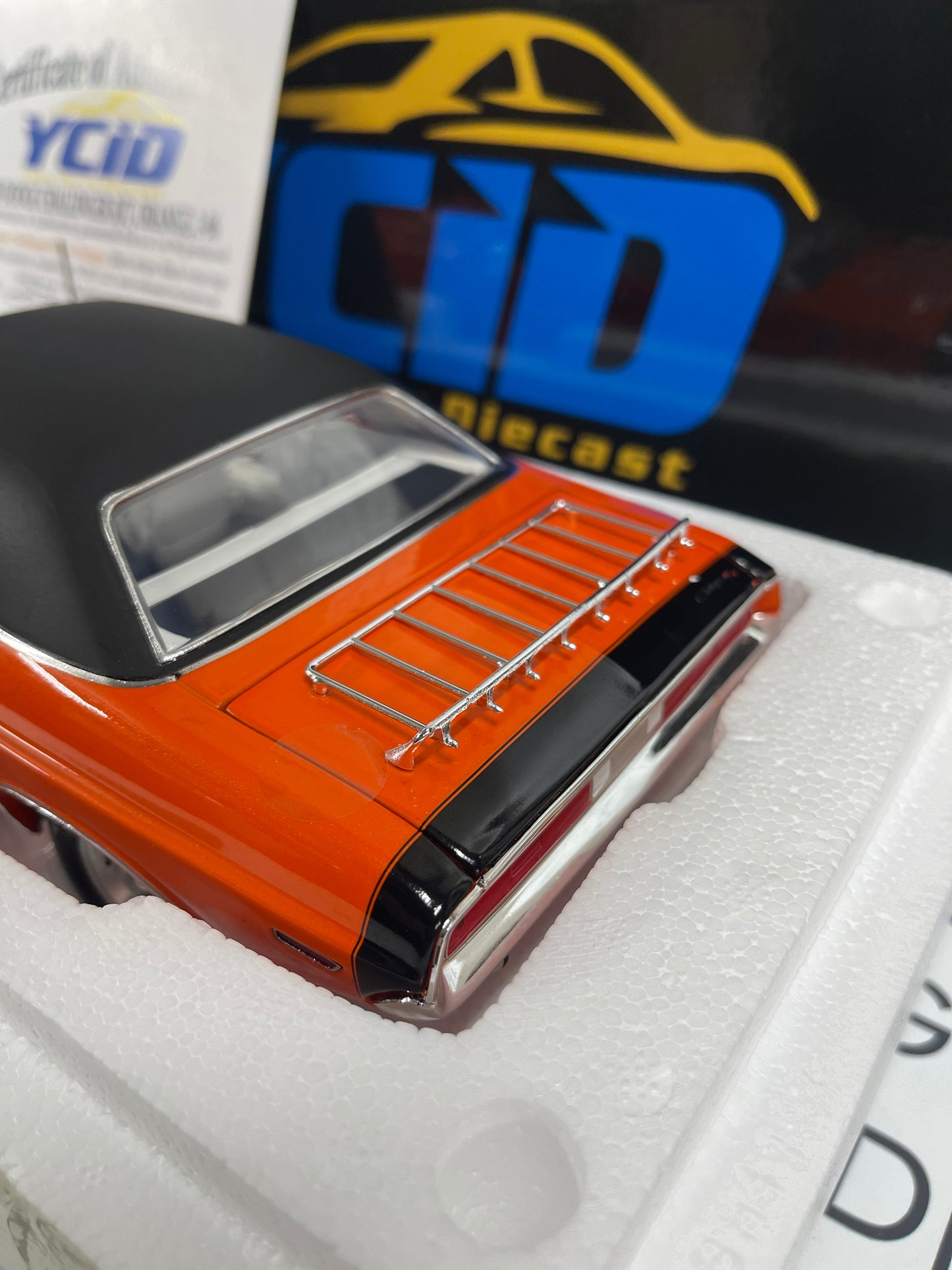 ACME YCID 1970 Dodge Challenger R/T Orange w/ Black Stripe 1:18 Diecast A1806022OVTY