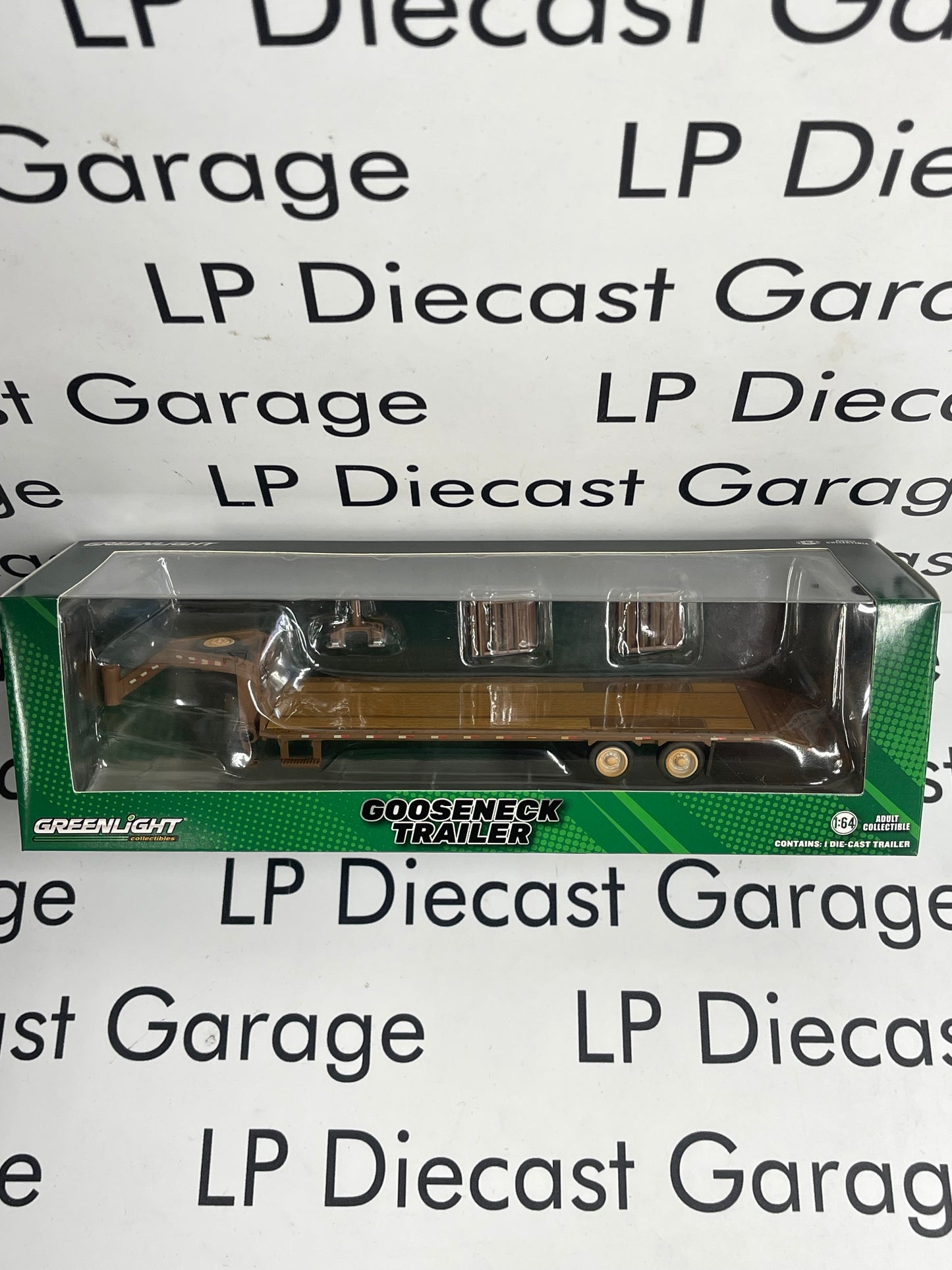 GREENLIGHT Brown Weathered Gooseneck Deckover Trailer Includes Hitch 1:64 Diecast