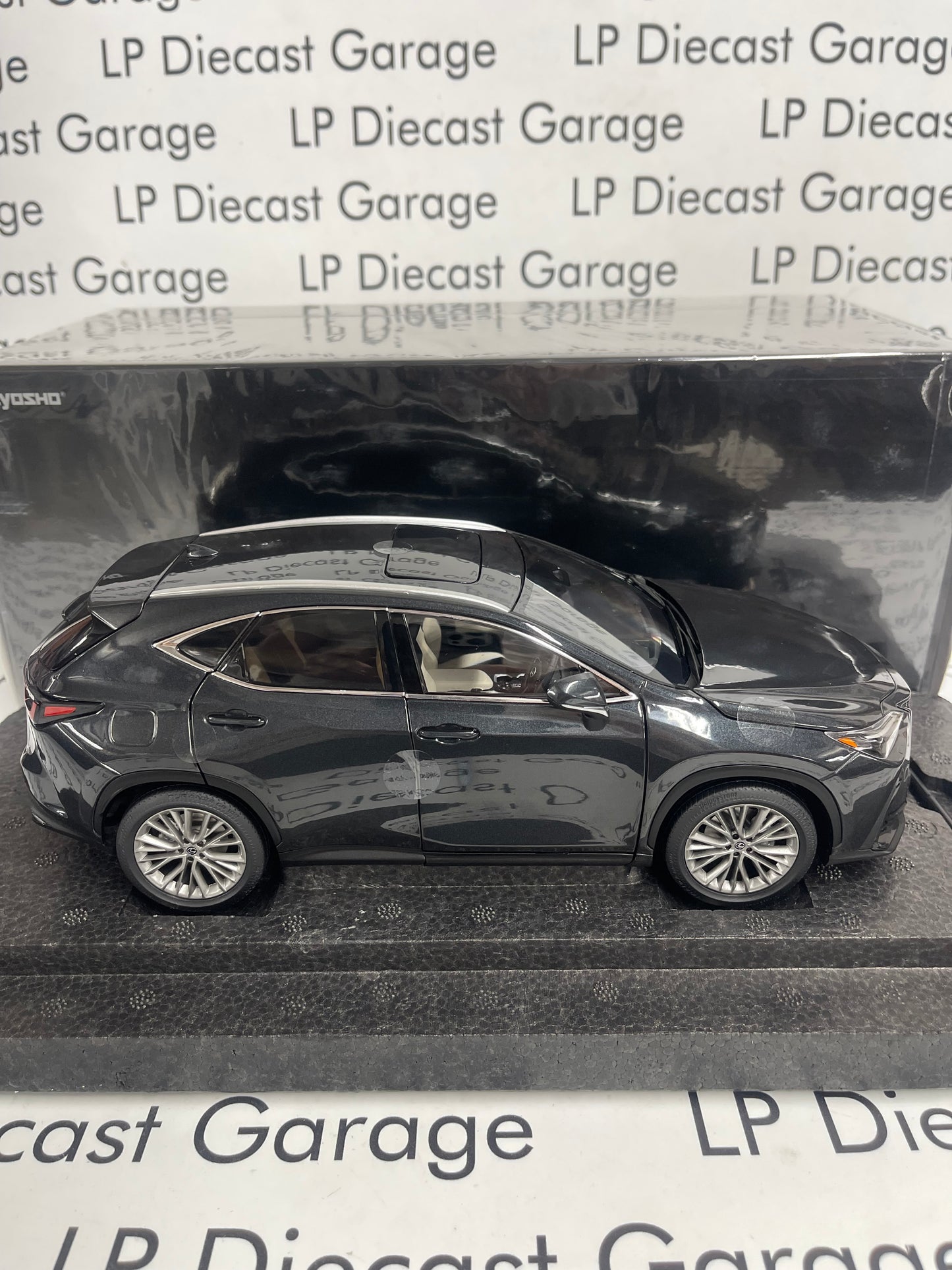 KYOSHO 2022 Lexus NX 450h+ Graphite Black GF 1:18 Diecast