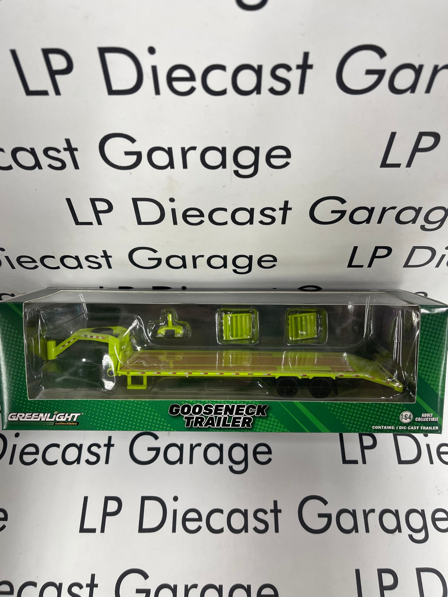 GREENLIGHT Lime Green Gooseneck Deckover Trailer Includes Hitch 1:64 Diecast