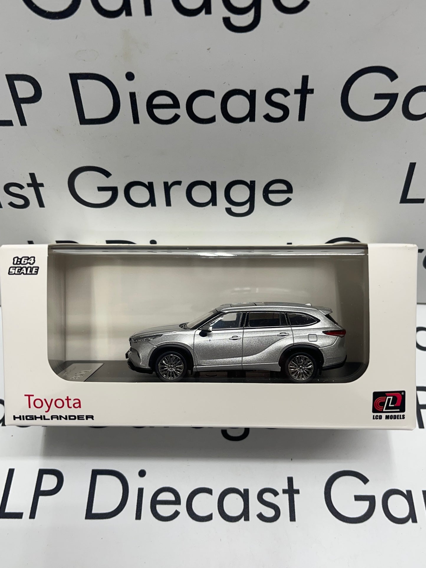 LCD MODELS 2022 Toyota Highlander Celestial Silver Metallic 1:64 Diecast