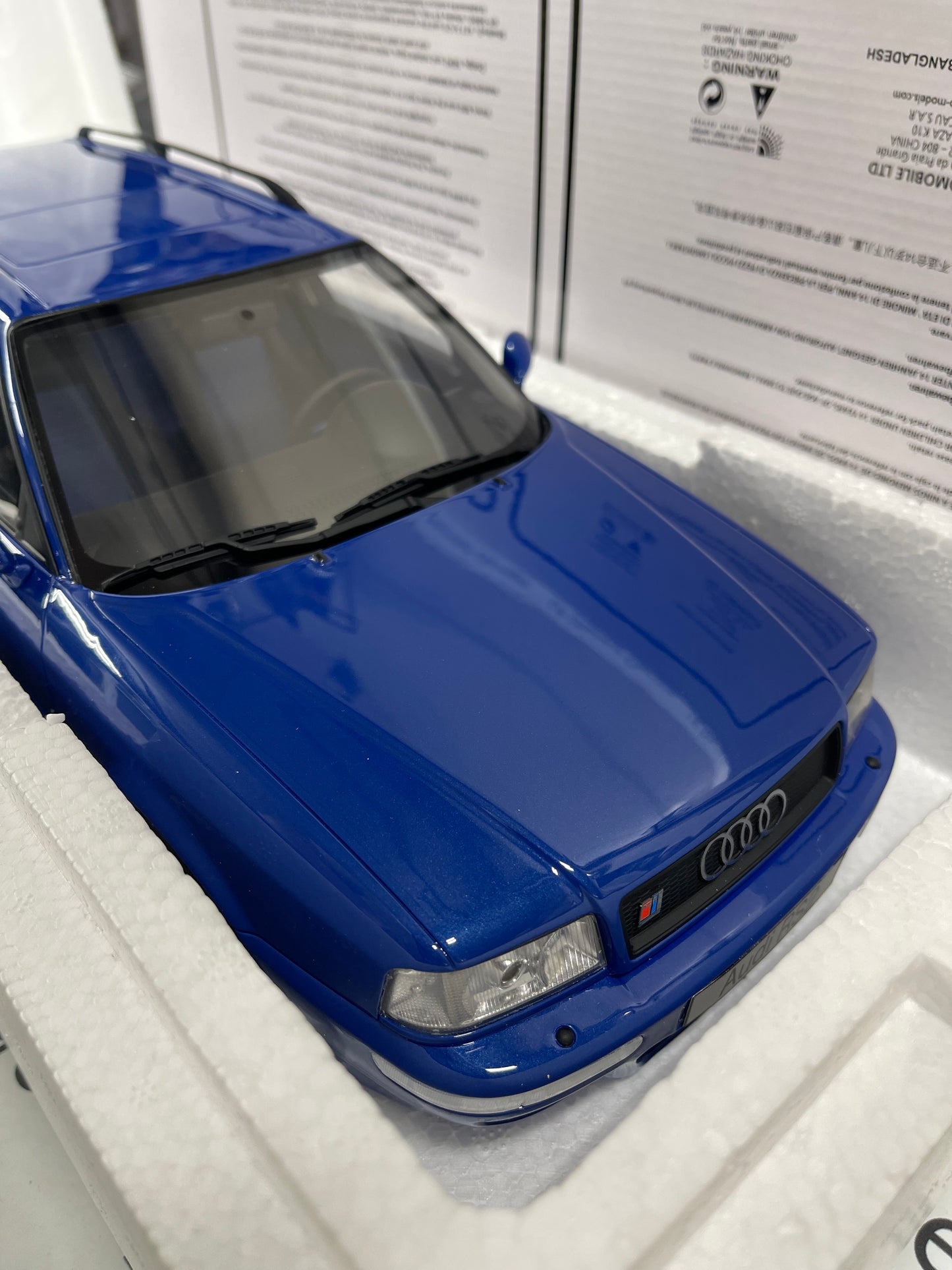 OTTO MOBILE 1994 Audi RS2 Avant Blue 1:12 Scale Resin Model