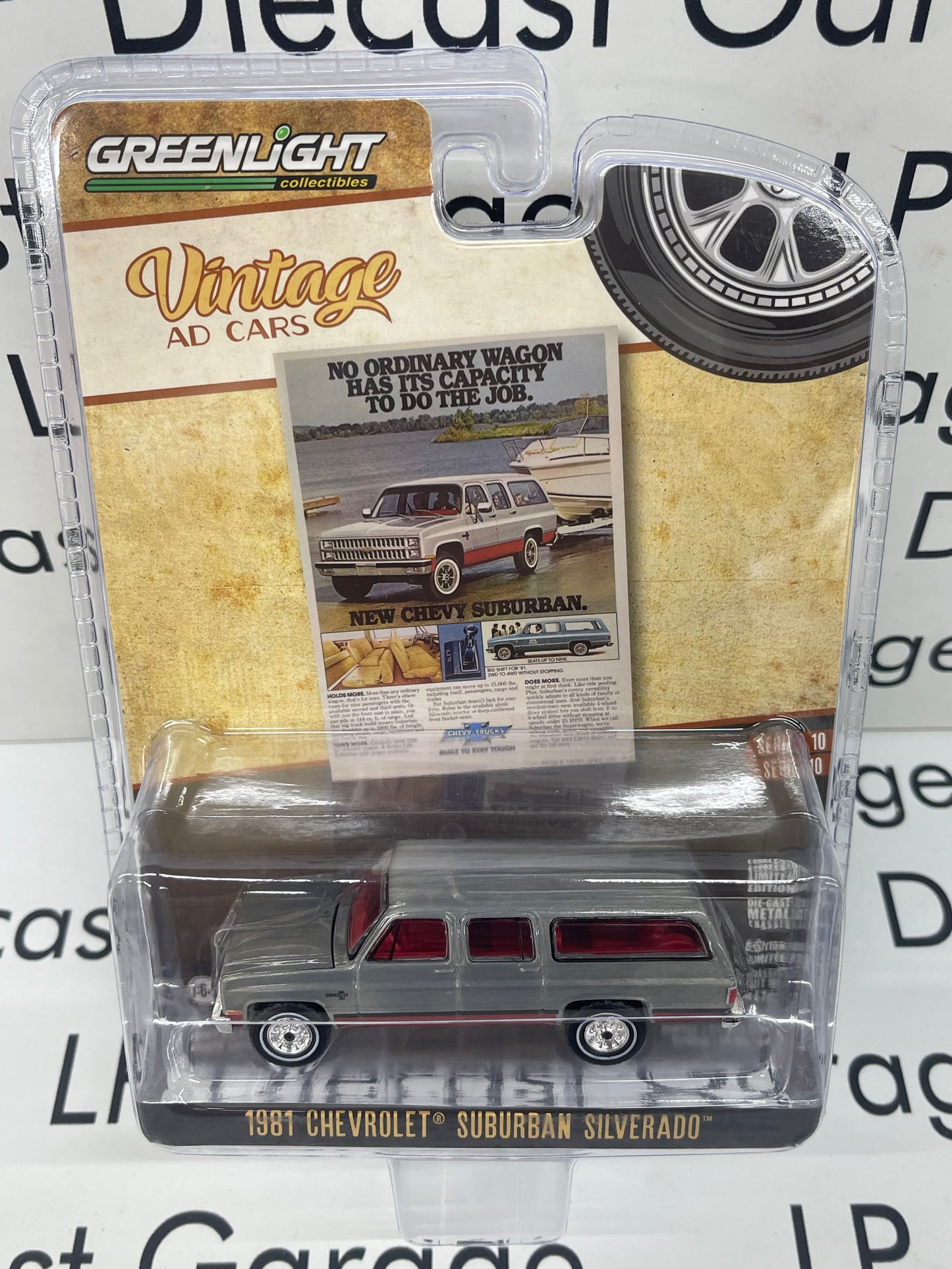 GREENLIGHT *RAW CHASE* 1981 Chevrolet Suburban Silverado Silver Vintage Ad Cars 1:64 Diecast