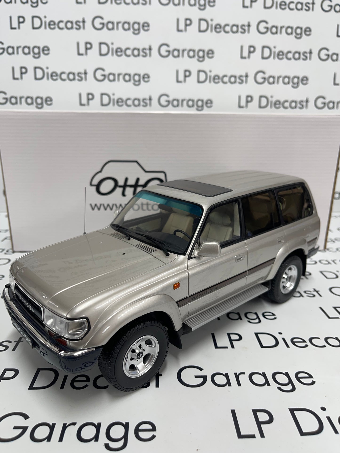 OTTO MOBILE 1992 Toyota Land Cruiser Silver 1:18 Scale Resin Model NOT Diecast