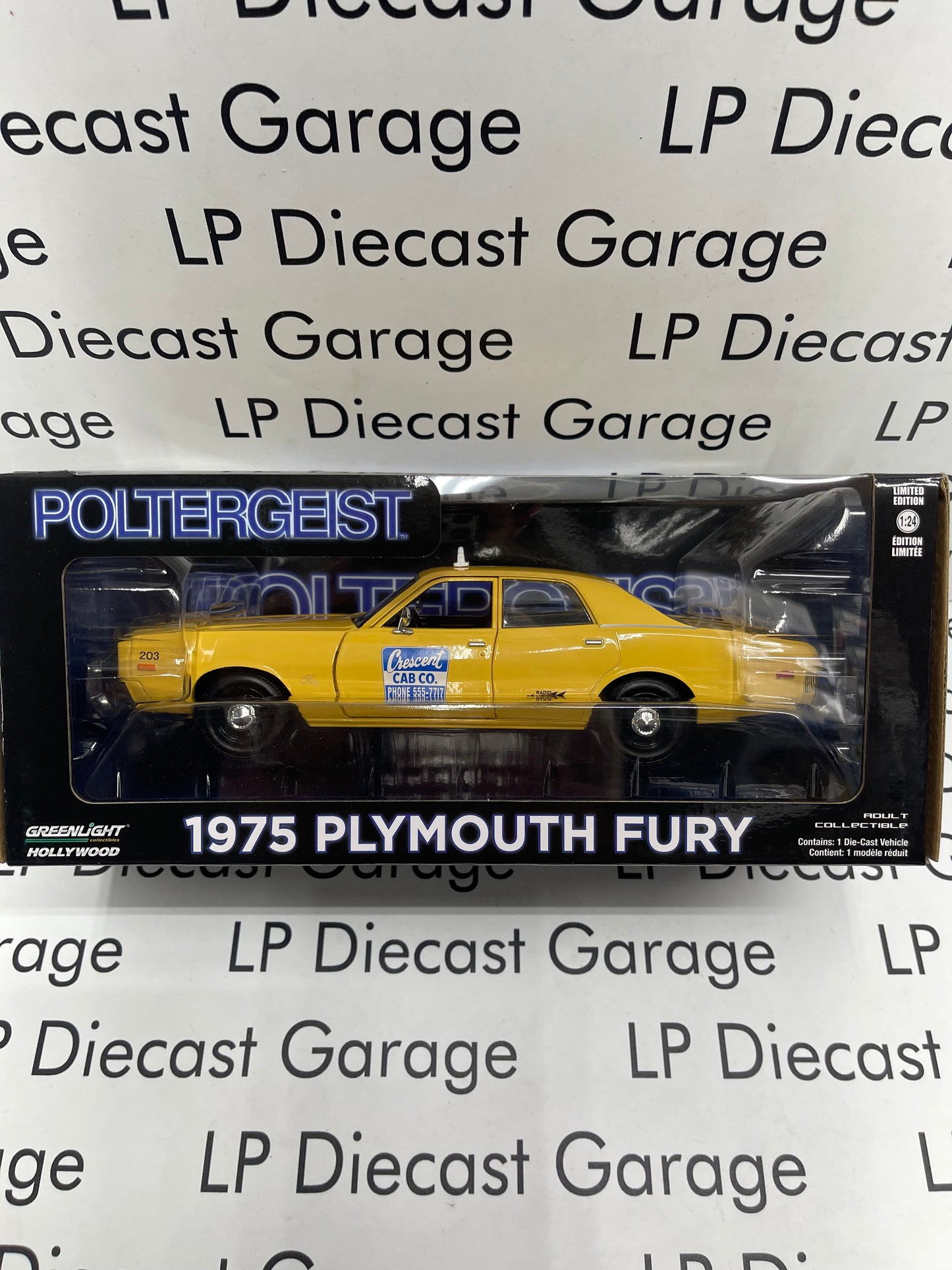 GREENLIGHT 1975 Plymouth Fury Poltergeist Crescent Cab Co. 1:24 Scale Diecast