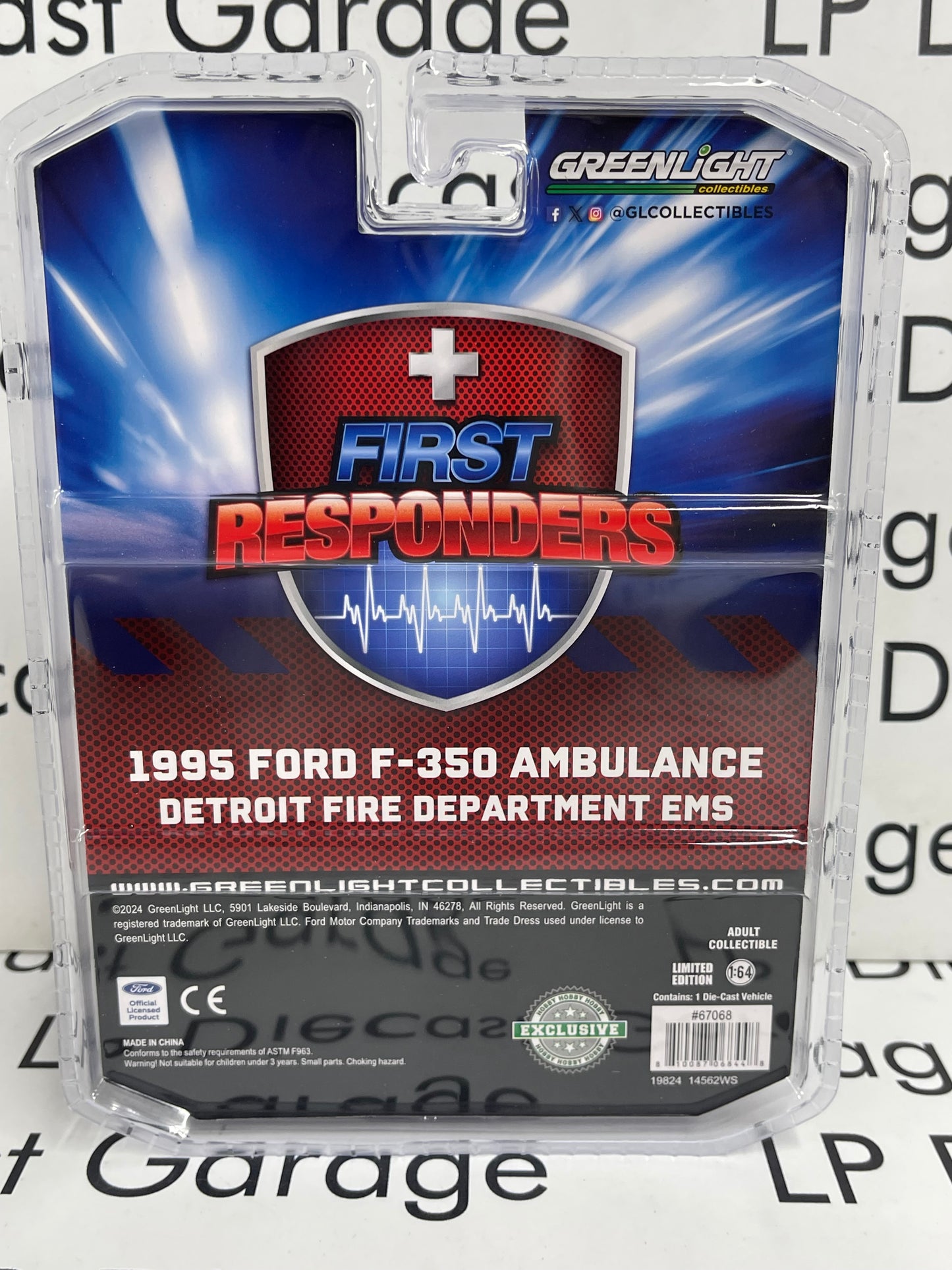 GREENLIGHT 1995 Ford F-350 Ambulance Detroit Fire Dept 1:64 Diecast