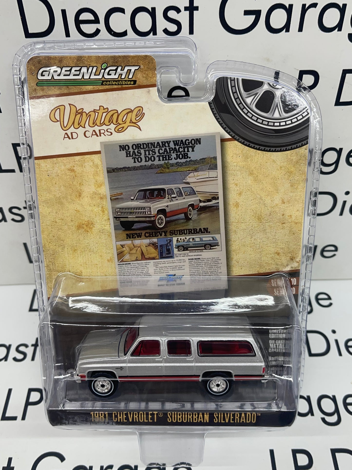 GREENLIGHT 1981 Chevrolet Suburban Silverado Silver Vintage Ad Cars 1:64 Diecast