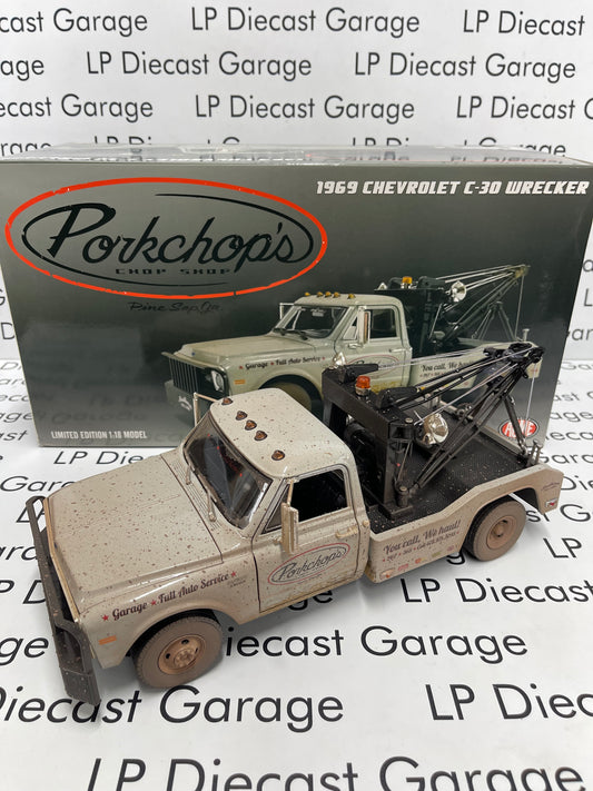 GREENLIGHT 1969 Chevrolet C-30 Tow Truck Wrecker Porkchop's Chop Shop ACME Exclusive 1:18 Diecast