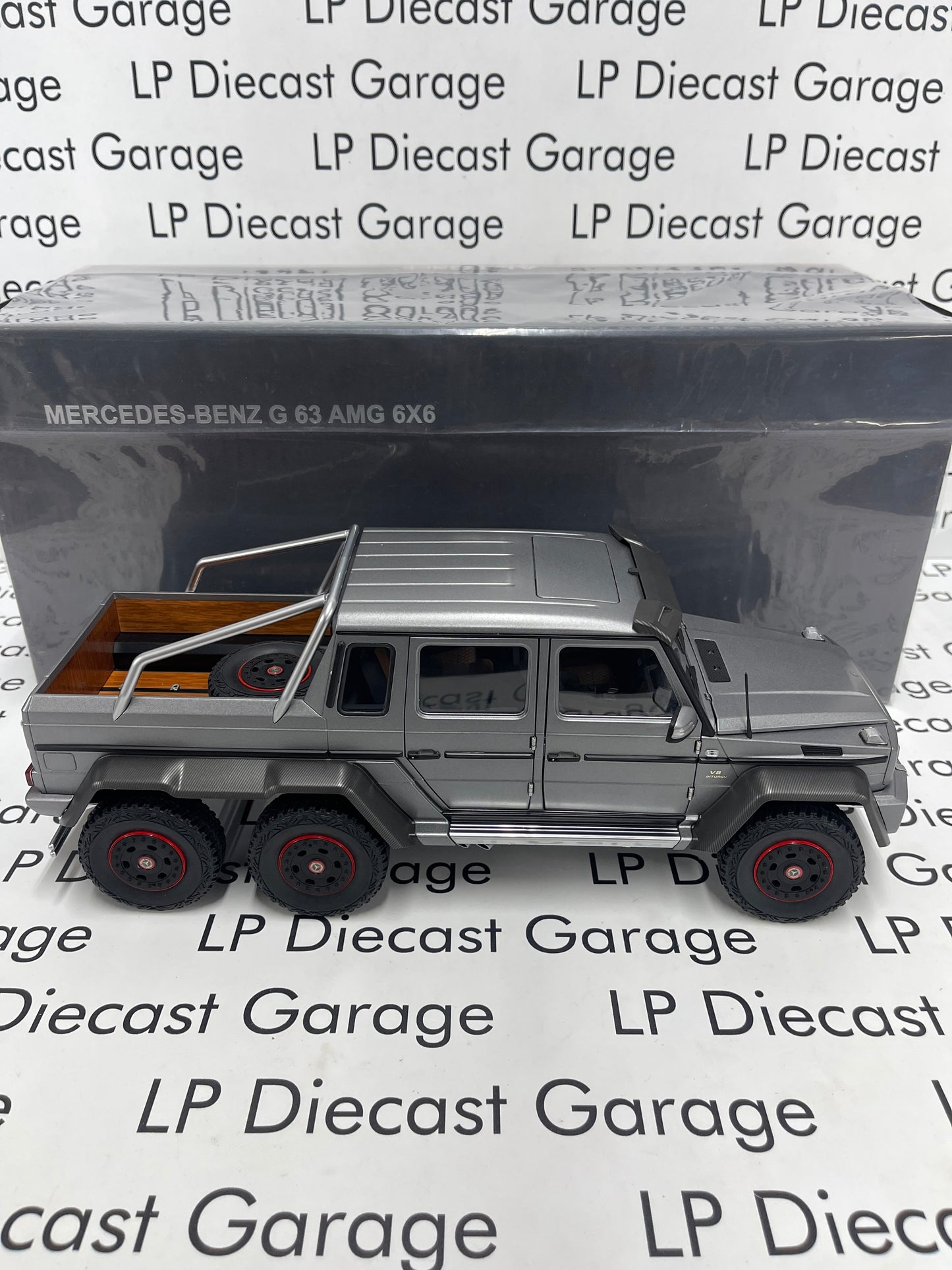 AUTOart Mercedes Benz G63 AMG 6x6 Silver Platinum Magno 1:18 Diecast