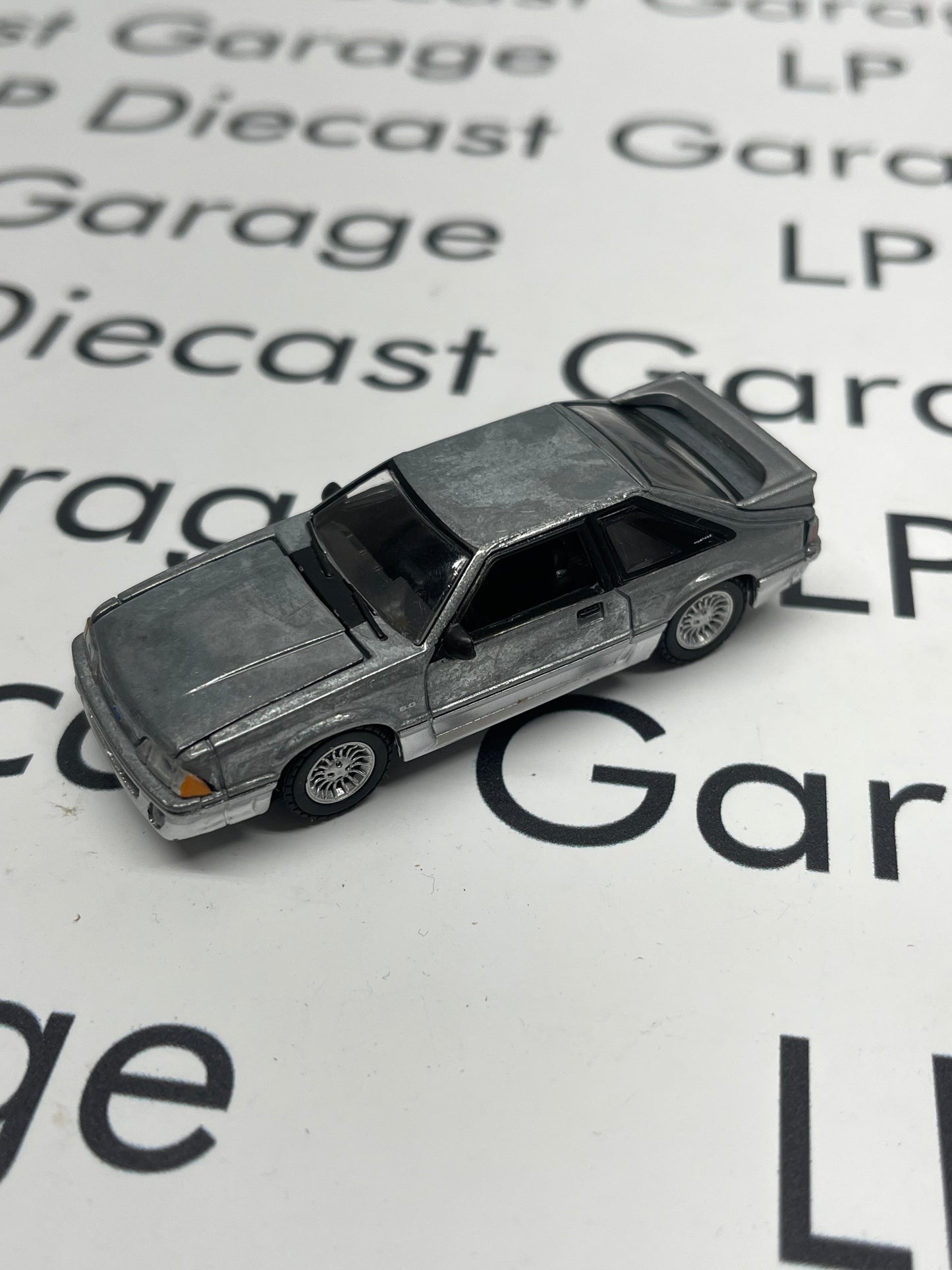 GREENLIGHT RAW CHASE 1989 Ford Mustang GT *LOOSE* 1:64 Diecast