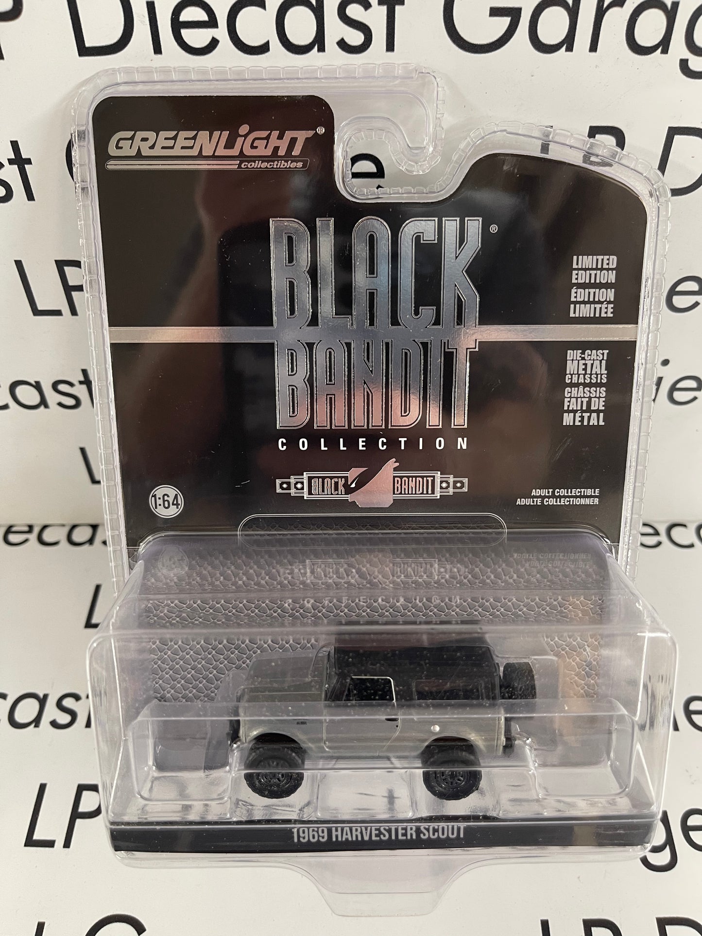 GREENLIGHT *RAW* Chase 1969 International Harvester Scout Black Bandit 1:64 Diecast