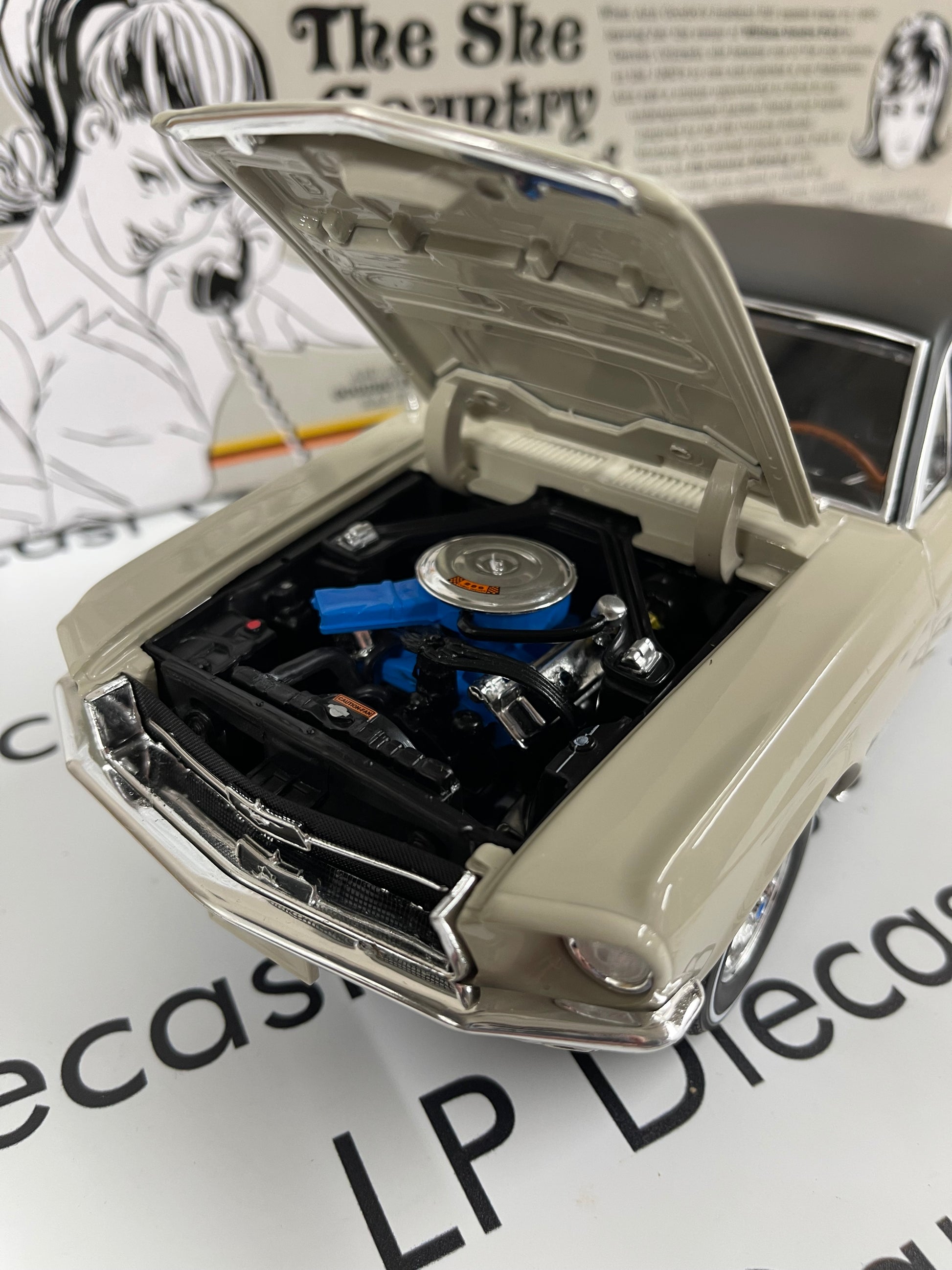 Ford Mustang 2 + 2 Hardtop 1965 1:18 Scale Die-cast (4418)
